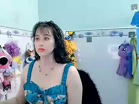 Cling to live show with emgaixinhngoan from StripChat 