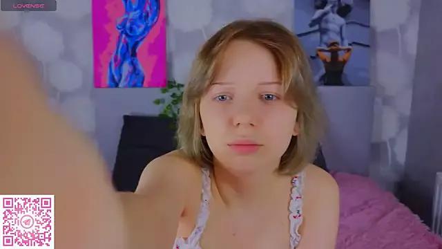 Cling to live show with EmiliSaren from StripChat 