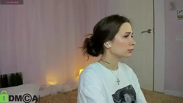 Cling to live show with Emily_M1ly from StripChat 