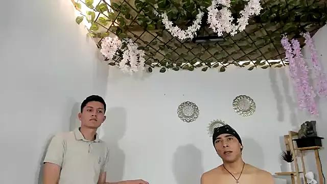 Cling to live show with Foxyhots_2005 from StripChat 