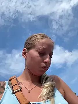Cling to live show with Hr_Fru_Olsen from StripChat 