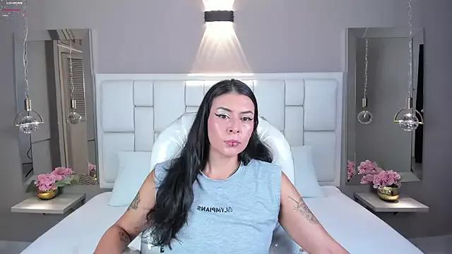 Cling to live show with JessyEvans from StripChat 