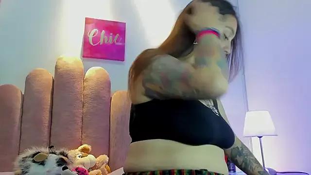 Cling to live show with JulianaCarter from StripChat 