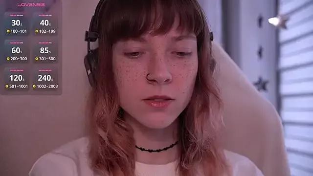 Cling to live show with juliapie from StripChat 