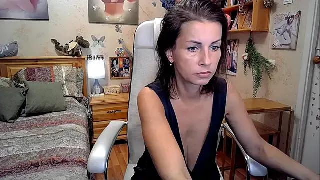 Kendra_Mom on StripChat