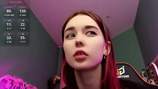 Cling to live show with Kiara_Dream from StripChat 