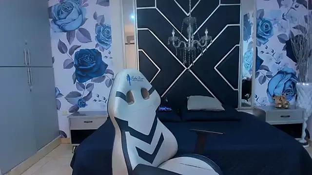 Cling to live show with LatinaHoleQueen from StripChat 