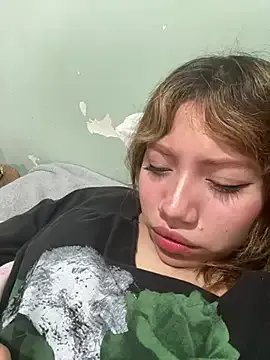 latinahorny11 — Off shirt, sin blusa 