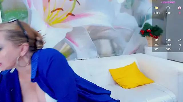 Cling to live show with Lilly_Diaz from StripChat 