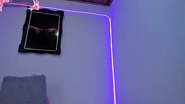 liz_25b on StripChat