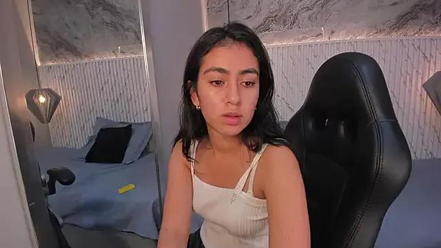 Cling to live show with lucelly_15 from StripChat 