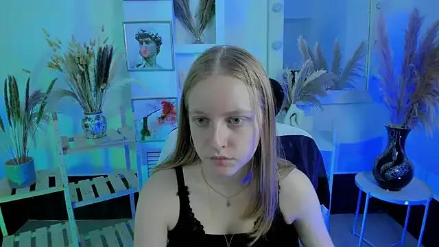 Cling to live show with LuunaWiinters from StripChat 