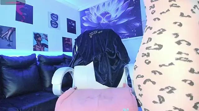 Cling to live show with lycoris_19 from StripChat 