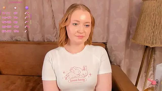 Cling to live show with LyniRolls from StripChat 