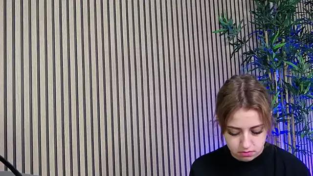 Cling to live show with MaddieRay from StripChat 