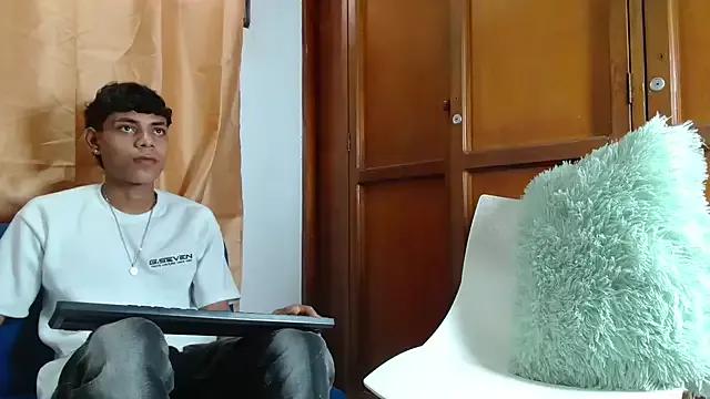 Cling to live show with marcelo_18_ from StripChat 
