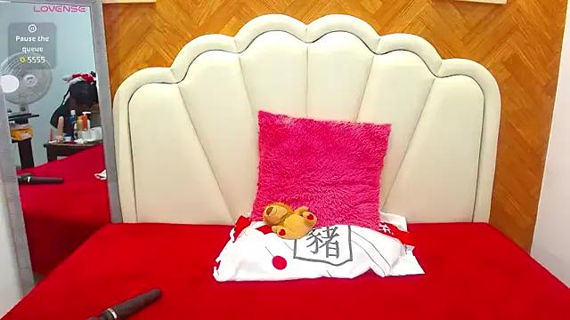 Cling to live show with mariahsugarr from StripChat 
