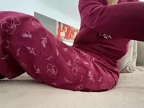 Cling to live show with Marilou1983 from StripChat 