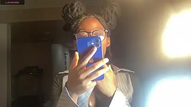 maskedgirl5005 on StripChat