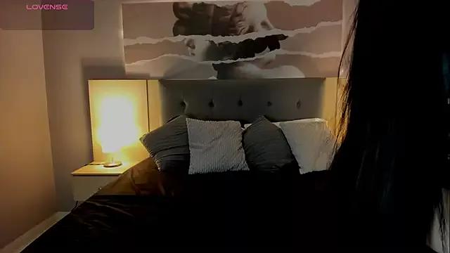 Cling to live show with Mericute from StripChat 