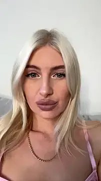 Mia_Roxie on StripChat