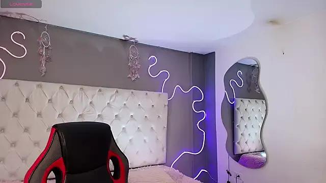 Cling to live show with miaa_saenz1 from StripChat 