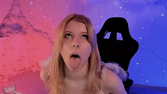 Cling to live show with MiaChains from StripChat 