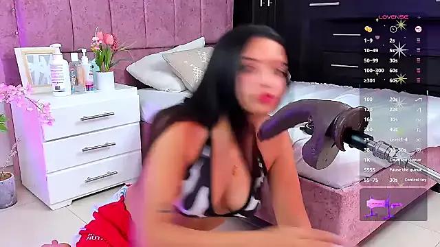 Cling to live show with mila_kyhic_ from StripChat 