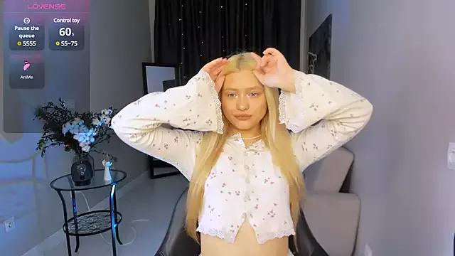 Cling to live show with Millie_Vanillie from StripChat 