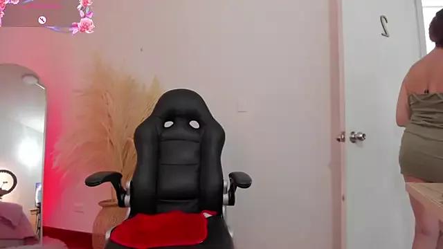 Cling to live show with Missbrave1 from StripChat 