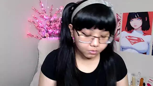 Cling to live show with Moertomlly from StripChat 