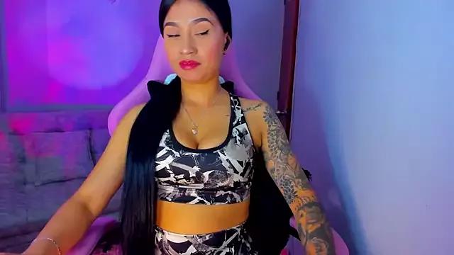 Cling to live show with nahomekuperch from StripChat 