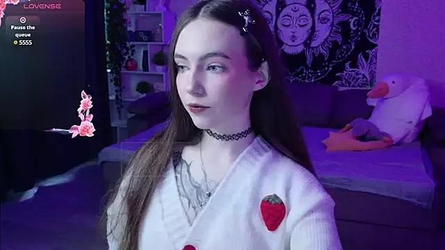 Cling to live show with naugghtynikki from StripChat 