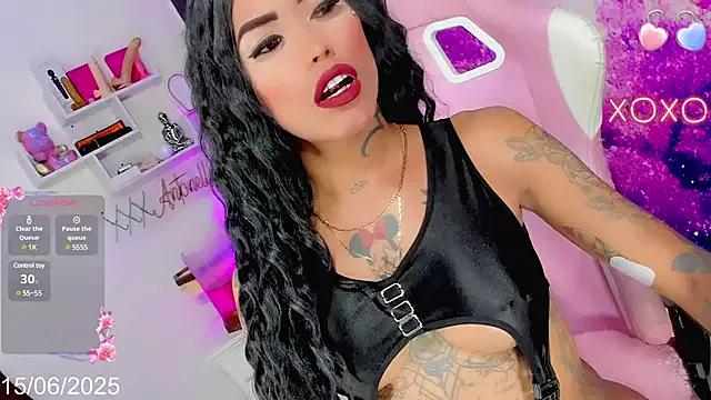 Cling to live show with Nella_Dolls from StripChat 