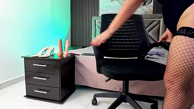 Cling to live show with NiaBlaze from StripChat 