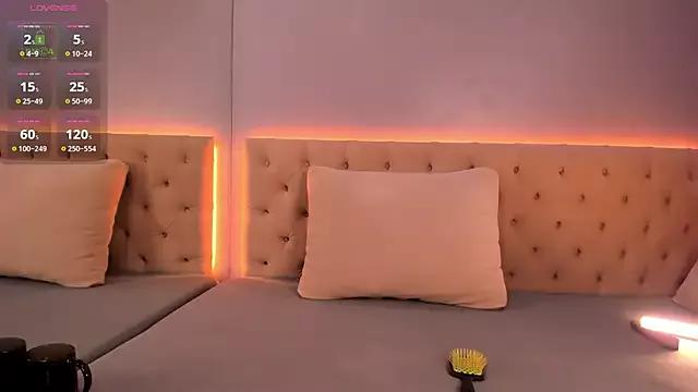 Cling to live show with NickieRainer from StripChat 