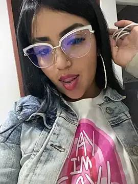Cling to live show with Nicol_18s from StripChat 