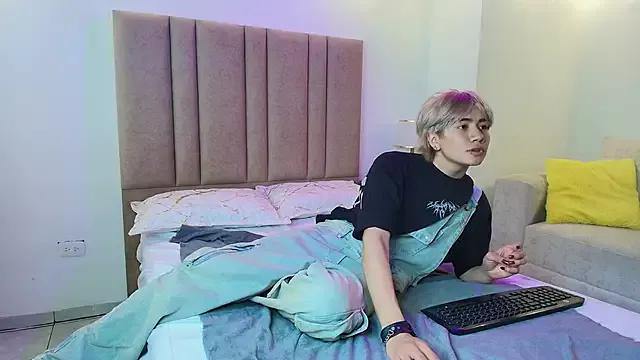 Cling to live show with Noah_Blythe from StripChat 