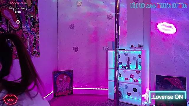 Cling to live show with OvLicious from StripChat 