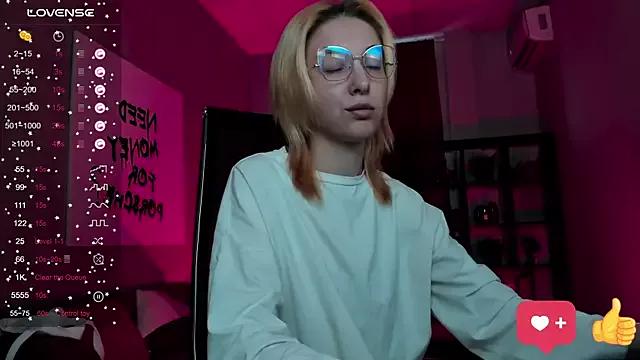 Cling to live show with PhilippaAdamas from StripChat 