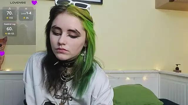 Cling to live show with PortiaHedge from StripChat 