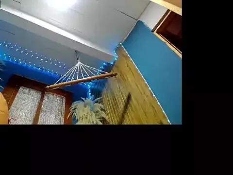 Cling to live show with queen_snap from StripChat 