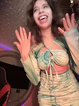 Queentaraf999 on StripChat 