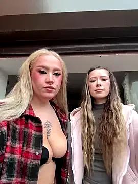 RollDolls — SHOW BOOBS ALL GIRLS