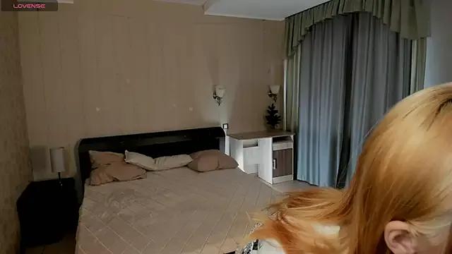 Cling to live show with RowenaBeames from StripChat 