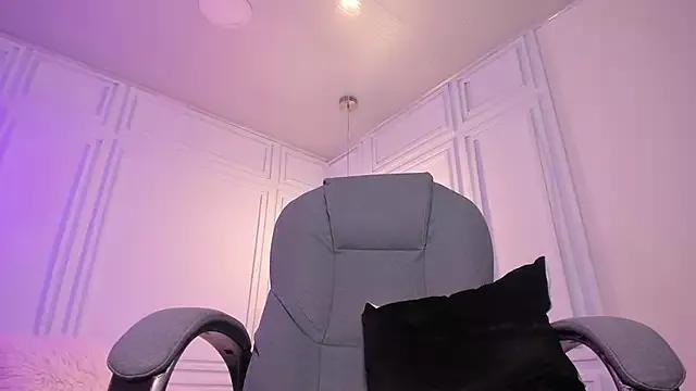 Cling to live show with Salome__evans from StripChat 