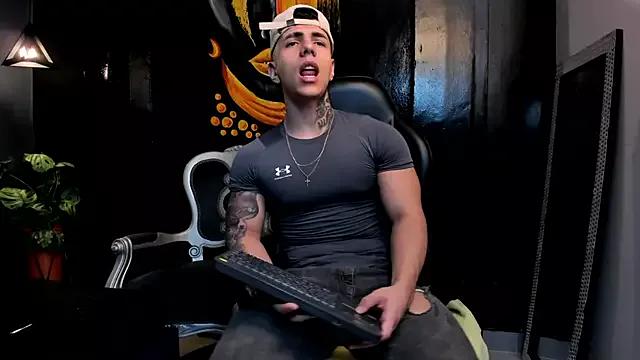 Cling to live show with SalvatoreDmore from StripChat 