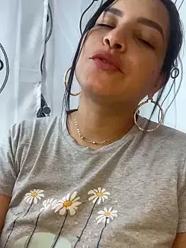 Cling to live show with Sara_chanel92 from StripChat 