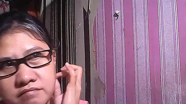Cling to live show with sweetsosie18 from StripChat 