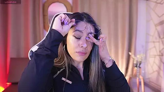 Cling to live show with sweett_violet_ from StripChat 